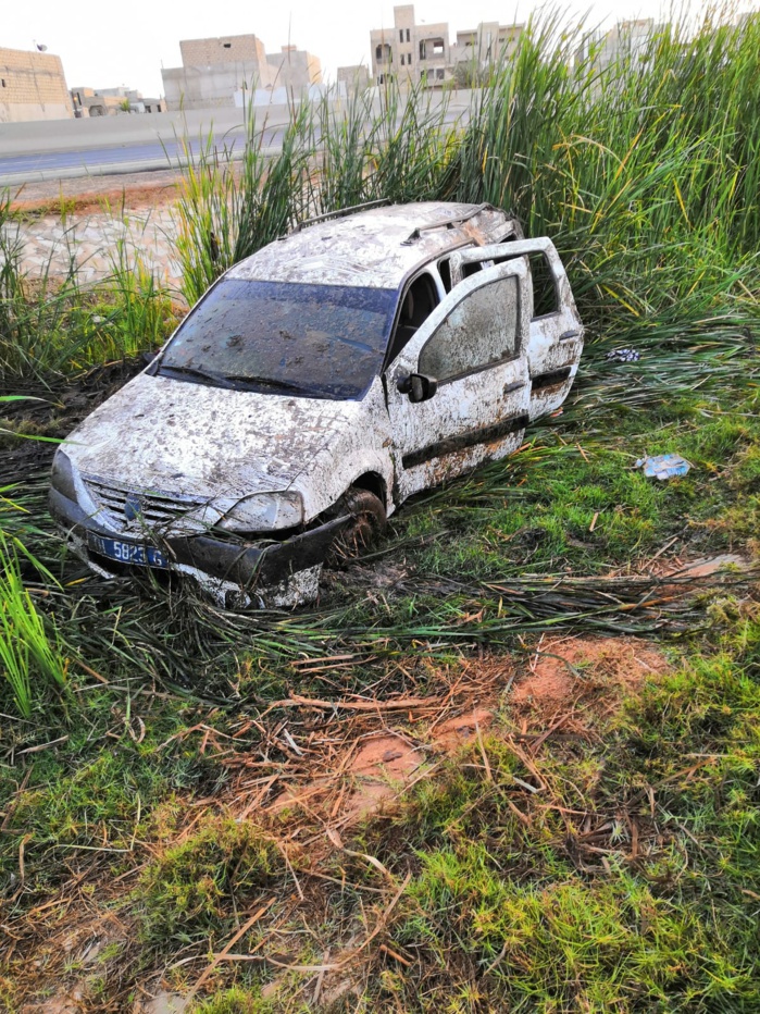 Photos : Accident rocambolesque sur l'autoroute a péage à hauteur de Keur Mbaye Fall 
