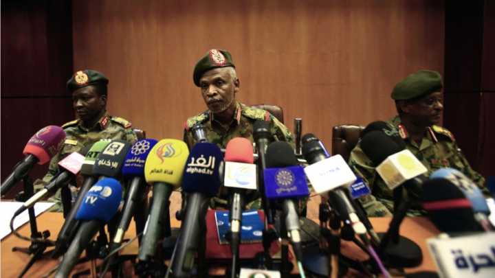 Soudan:  Omar el-Béchir ne sera pas extradé, affirme le nouveau pouvoir militaire