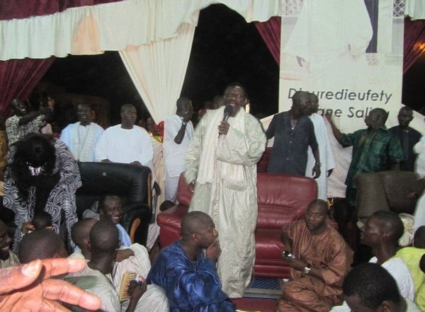 Thiant de Cheikh Béthio – Dianatoul Mahwa supplée Mermoz le temps d’une nuit . Affluence immense , jamais , égalée