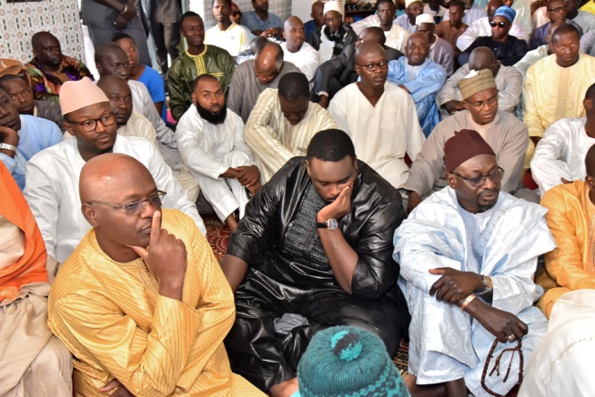 Mariage de Mamadou fils de Amadou Seck Eurogerm: Amadou Sall,fils du président en toute complicité avec la nouvelle mariée Mariage de Mamadou fils de Amadou Seck Eurogerm: Amadou Sall,fils du président en toute complicité avec la nouvelle mariée