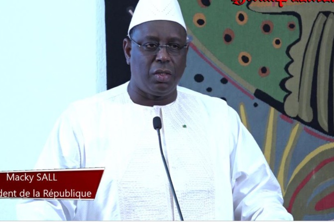 3e mandat : Macky Sall parle de « faux débat » et assure respecter ses engagements