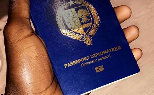 Passeports diplomatiques: Macky Sall instruit le Ministre Amadou Bâ pour… Passeports diplomatiques: Macky Sall instruit le Ministre Amadou Bâ pour…
