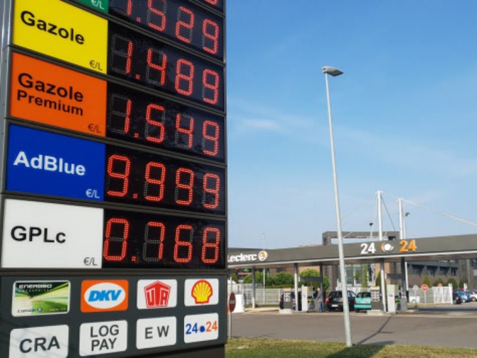 Les prix à la pompe flambent en France et font rentrer dans les caisses de l'Etat plus d'argent qu'en Algérie pourtant 18ème pays producteur de pétrole au monde !