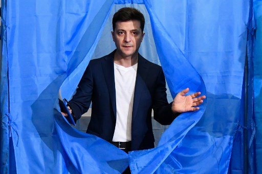 Ukraine: le comédien Volodymyr Zelensky élu président avec 73% des voix
