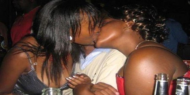 Lesbianisme dans nos murs: Confessions à vous couper le souffle