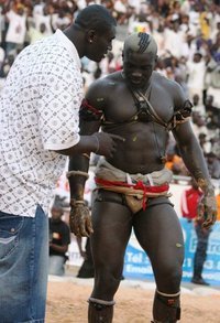 Défié par des fan’s de Modou Lô : Sa Thiès sort un couteau