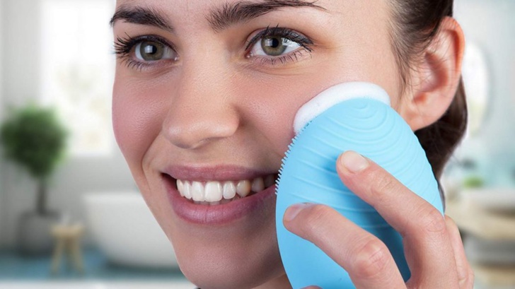 Brosse nettoyante pour le visage: comment la choisir?