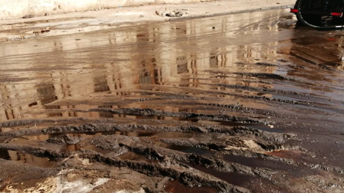 Sonacos : Une grande quantité d'huile se déverse dans la rue (photos)