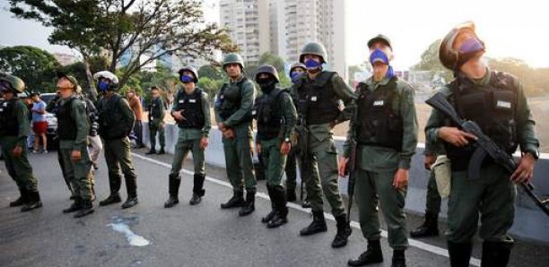 "Tentative de coup d'État" au Venezuela, une partie de l'armée avec l'opposant Guaido