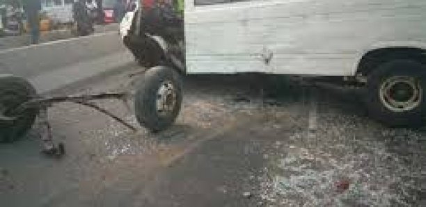 Accident à Diacksao : Un car "Niaga Ndiaye" tue un jeune motard et fait un blessé grave