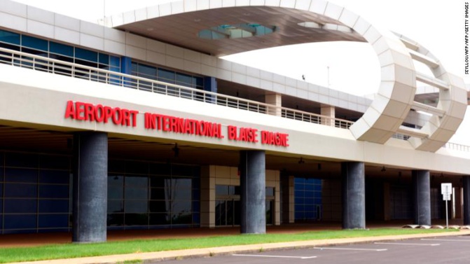 AIBD : les agents de sûreté menacent de bloquer l’aéroport