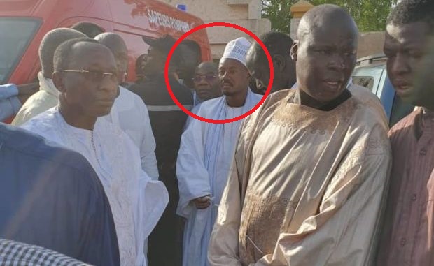 Touba- Devant la maison de Serigne Saliou: Serigne Bass Abdou Khadr accueille Cheikh Béthio