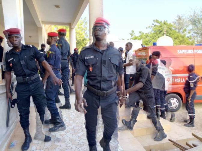Les touchantes images de l'arrivée de la dépouille de Cheikh Béthio à Touba Les touchantes images de l'arrivée de la dépouille de Cheikh Béthio à Touba
