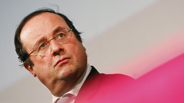 François Hollande, candidat consensuel des socialistes à la présidentielle de 2012