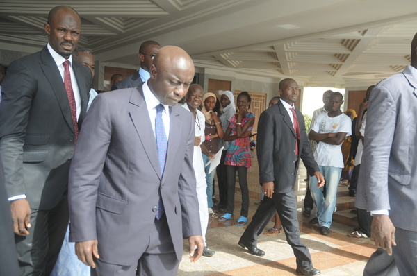 Idrissa Seck se fait voler ses quatre portables au nez et à la barbe de ses gardes du corps