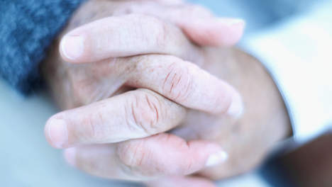 Mariés depuis 72 ans, ils meurent en se tenant la main