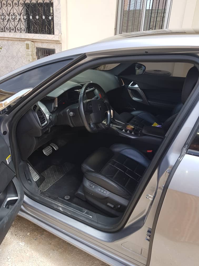 Cause départ : Vends cette magnique voiture présidentielle Citroên DS5 2016