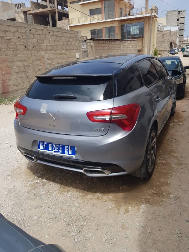 Cause départ : Vends cette magnique voiture présidentielle Citroên DS5 2016