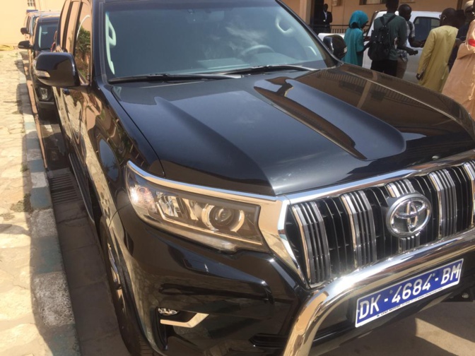 Ce proche de Macky Sall s'offre une voiture à 45 millions FCfa et crée la polémique (photos) Ce proche de Macky Sall s'offre une voiture à 45 millions FCfa et crée la polémique (photos)