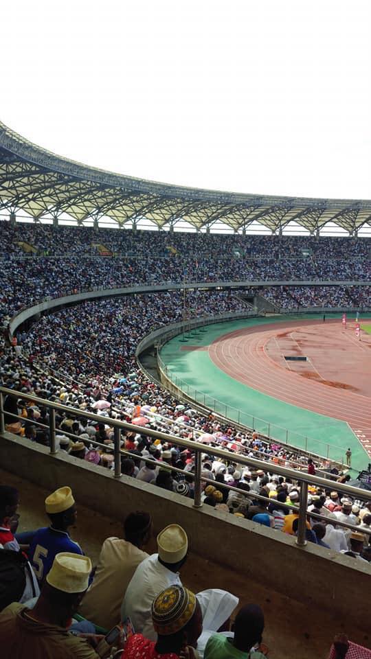 Après la Malaisie, Mouhammad Moujtaba Diallo remporte le concours de récital de Coran en Tanzanie, devant un stade rempli de monde