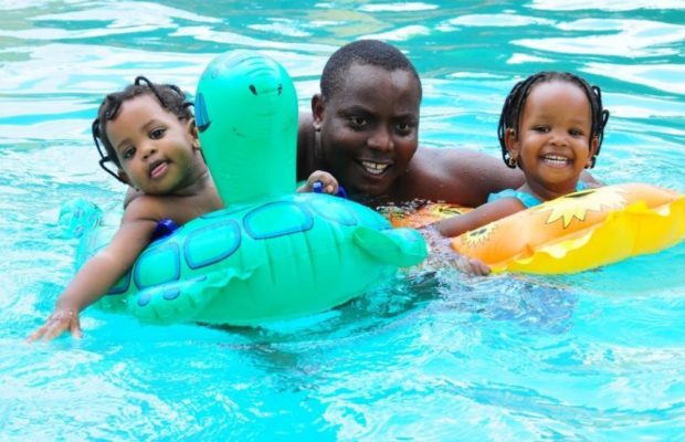 Les jumeaux de 2 ans d’un ministre meurent dans une piscine