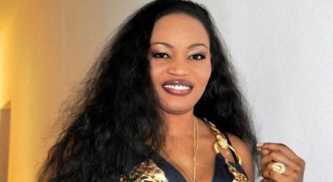Mariama Ba: "mes jolis seins sont naturels"