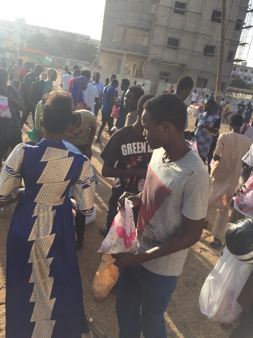 4000 "kits Ndogou" : Me Nafissatou DIOP CISSE gâte les étudiants .. 4000 "kits Ndogou" : Me Nafissatou DIOP CISSE gâte les étudiants ..