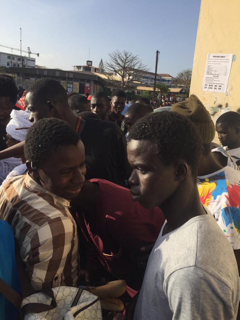 4000 "kits Ndogou" : Me Nafissatou DIOP CISSE gâte les étudiants .. 4000 "kits Ndogou" : Me Nafissatou DIOP CISSE gâte les étudiants ..