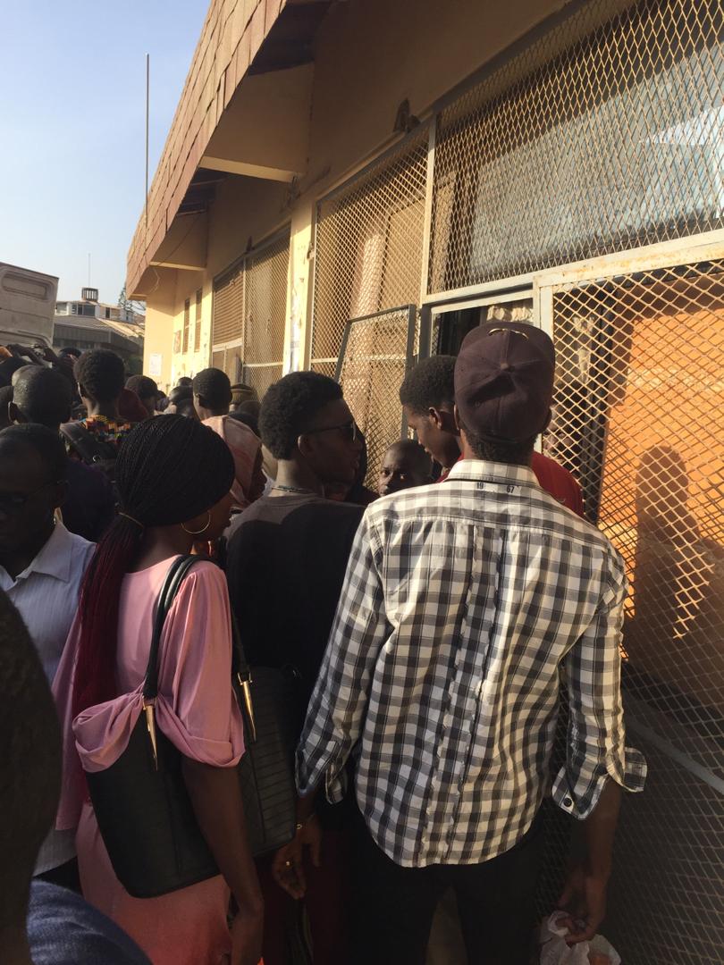 4000 "kits Ndogou" : Me Nafissatou DIOP CISSE gâte les étudiants .. 4000 "kits Ndogou" : Me Nafissatou DIOP CISSE gâte les étudiants ..