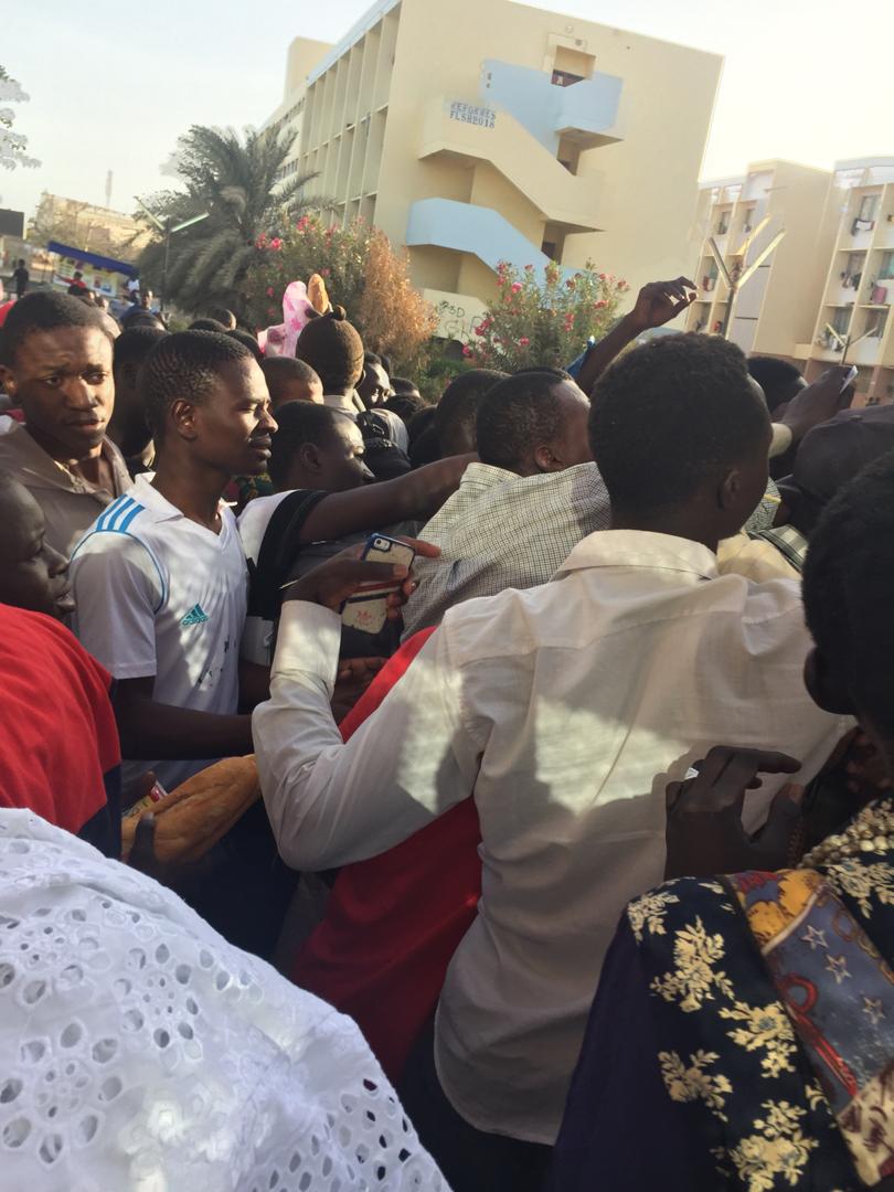 4000 "kits Ndogou" : Me Nafissatou DIOP CISSE gâte les étudiants .. 4000 "kits Ndogou" : Me Nafissatou DIOP CISSE gâte les étudiants ..