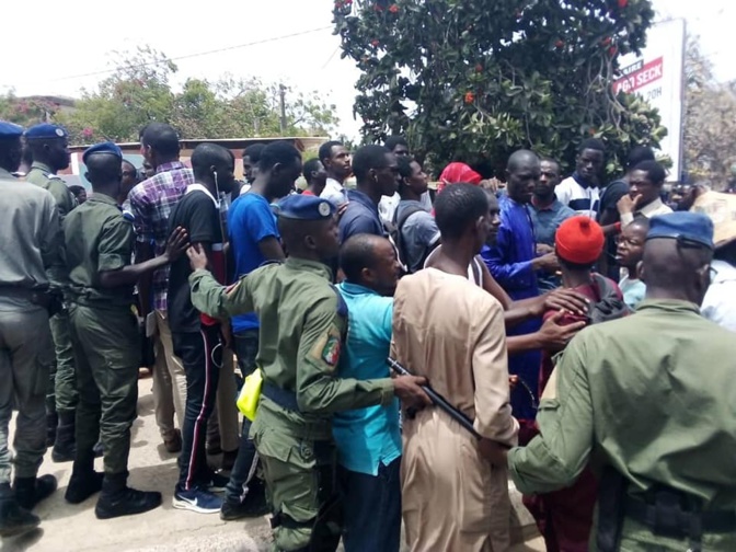 Manifestation devant la 7TV: tout est rentré dans l'ordre... grâce à la gendarmerie (images)