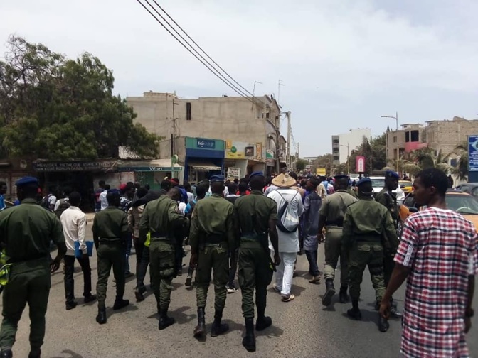 Manifestation devant la 7TV: tout est rentré dans l'ordre... grâce à la gendarmerie (images) Manifestation devant la 7TV: tout est rentré dans l'ordre... grâce à la gendarmerie (images)