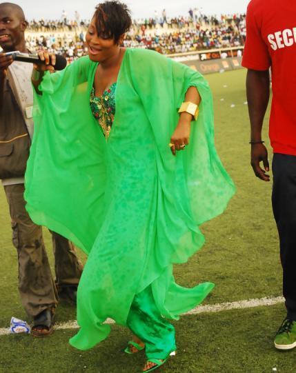 Titi remporte un trophée de meilleure artiste en... Guinée