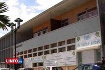 La mairie de Saint-Louis se sépare de 100 agents en CDD