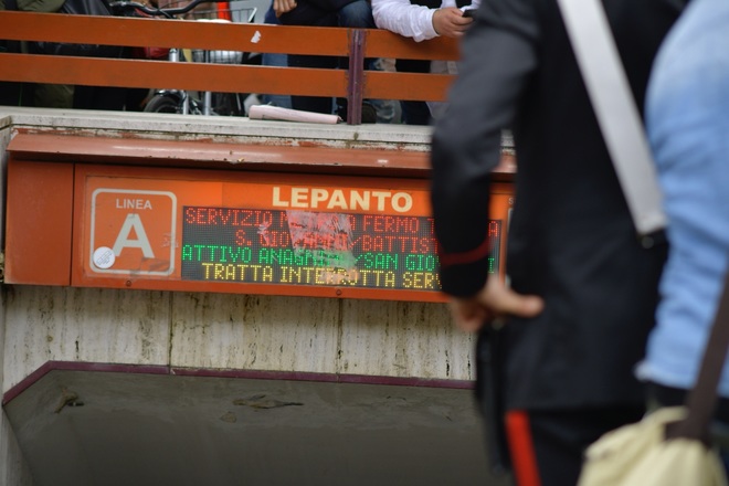 Sénégalaise tuée sous un métro à Rome : Retour en images sur les lieux du drame Sénégalaise tuée sous un métro à Rome : Retour en images sur les lieux du drame