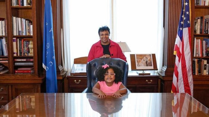 À 4 ans, cette fille noire a déjà lu plus de 1000 livres