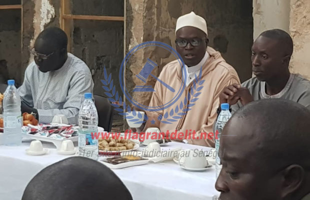 PHOTOS - Khalifa Sall en plein "ndogou" à la prison de Rebeuss