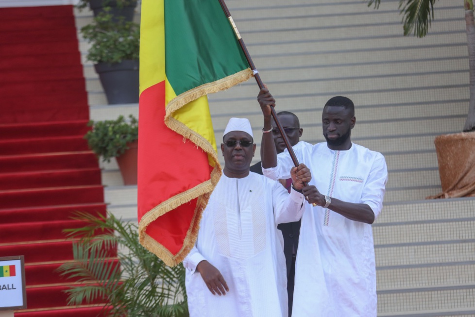 PHOTOS - Cérémonie de remise du Drapeau à l'équipe Nationale de Football
