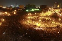 Le gouvernement égyptien démissionne, Tahrir s'embrase à nouveau