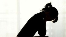 Scéne de jalousie : Elle lacère le visage sa coépouse