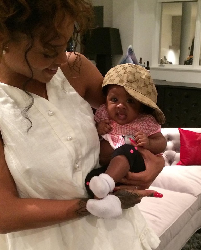PHOTOS - Rihanna avec son bébé et son bien-aimé Hassan Jameel !