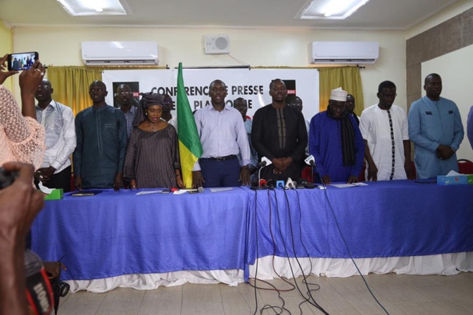 Manifestation contre Aliou Sall et Petro-Tim: « AAR LI NU BOOK » privée de la Place de l’Obélisque (images)