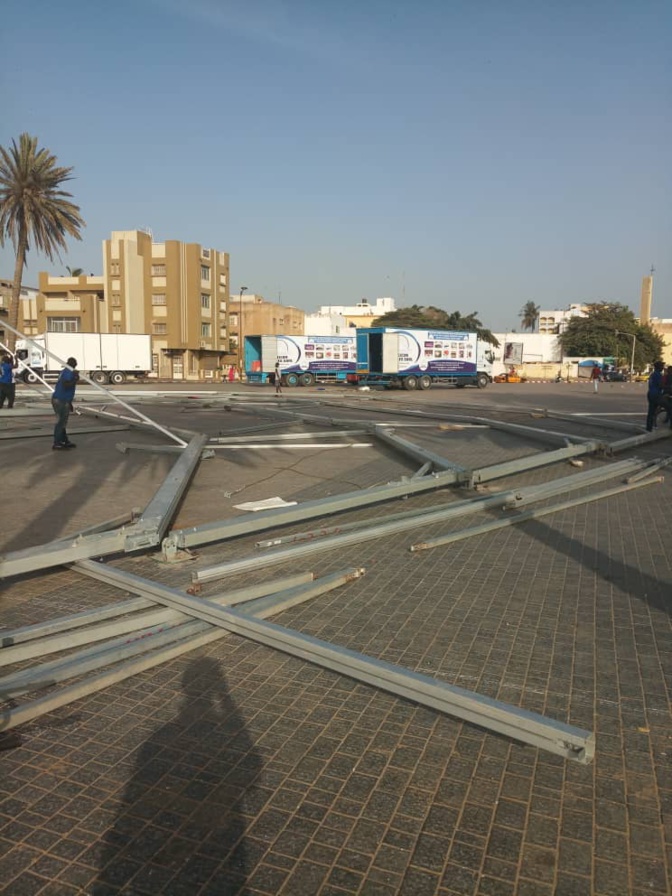 Manifestation contre Aliou Sall et Petro-Tim: « AAR LI NU BOOK » privée de la Place de l’Obélisque (images)