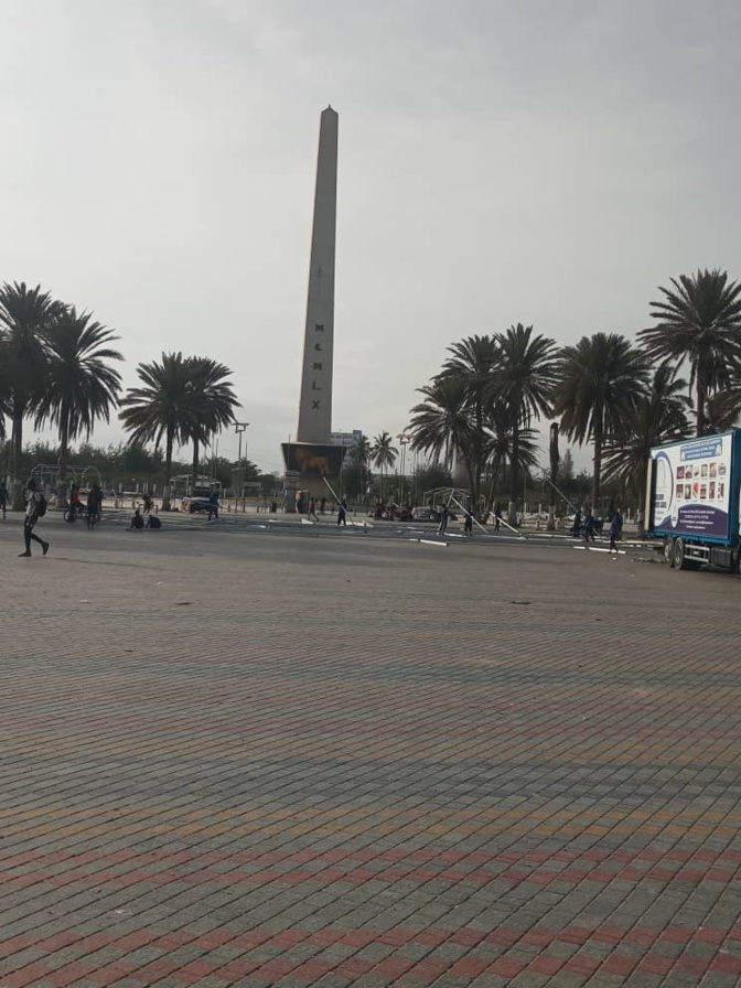 Manifestation contre Aliou Sall et Petro-Tim: « AAR LI NU BOOK » privée de la Place de l’Obélisque (images)