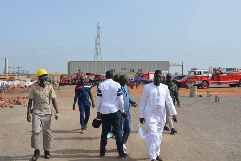 PHOTOS - Les images de l'incendie de l'usine de recyclage des déchets plastiques située à Keur Ndiaye LO