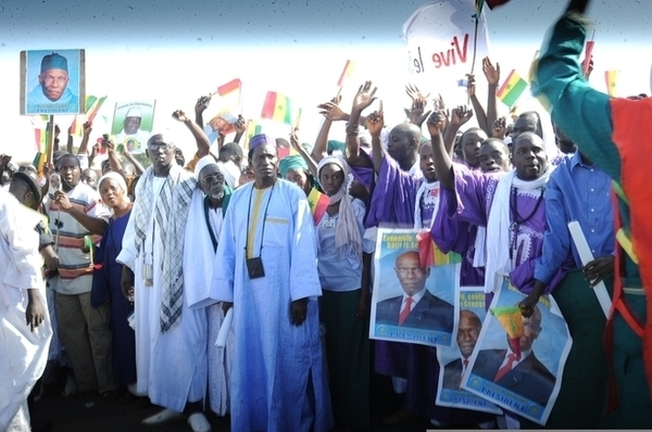 WADE en visite "colorée" de campagne électorale au Fouta !
