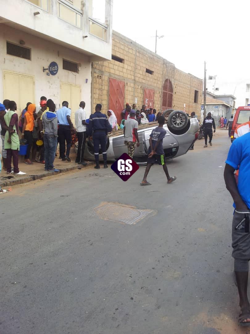 URGENT: Un véhicule Toyota Corolla se renverse avec 3 femmes à son bord URGENT: Un véhicule Toyota Corolla se renverse avec 3 femmes à son bord