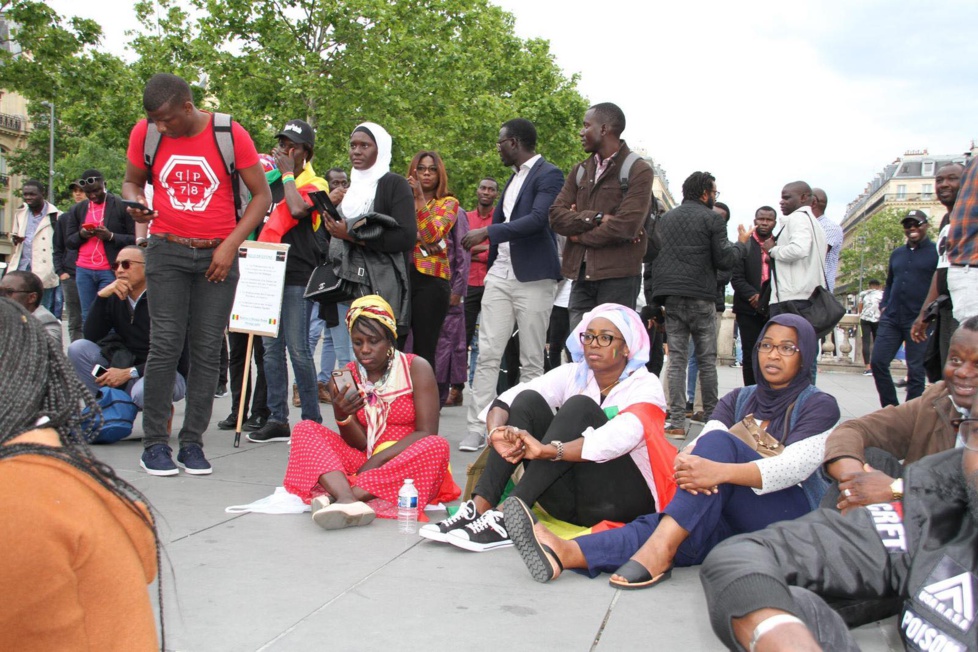 PHOTOS - "AAR LI NU BOOK" - Rassemblement pacifique de la Plateforme à Paris