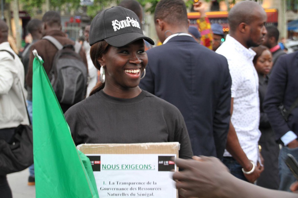 PHOTOS - "AAR LI NU BOOK" - Rassemblement pacifique de la Plateforme à Paris