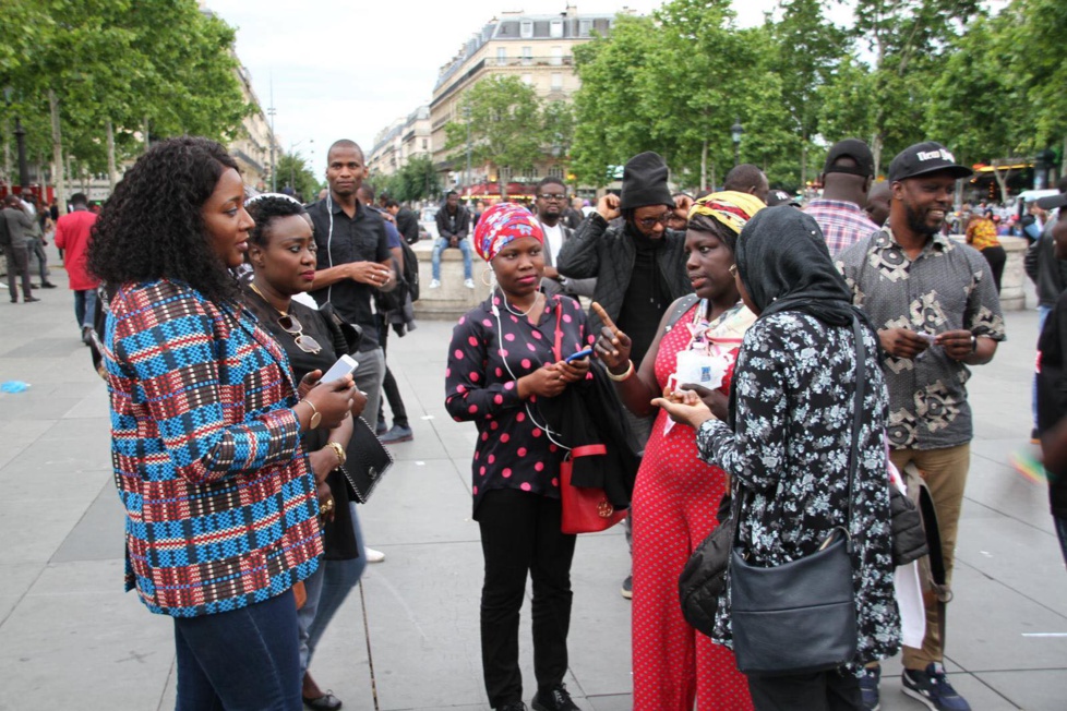 PHOTOS - "AAR LI NU BOOK" - Rassemblement pacifique de la Plateforme à Paris